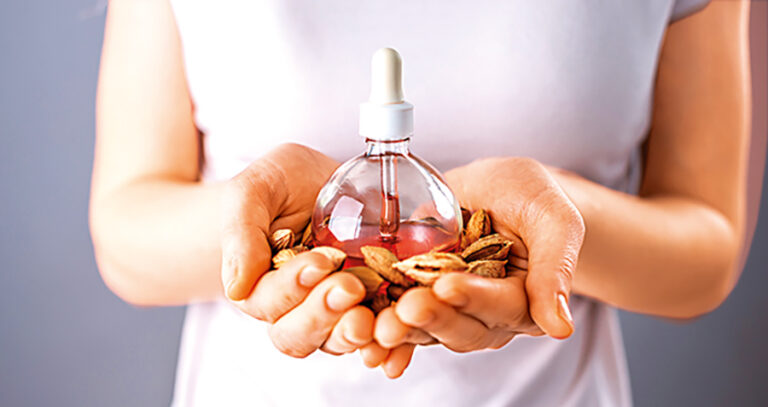 Krém nehtům dopřejte minimálně dvakrát denně.