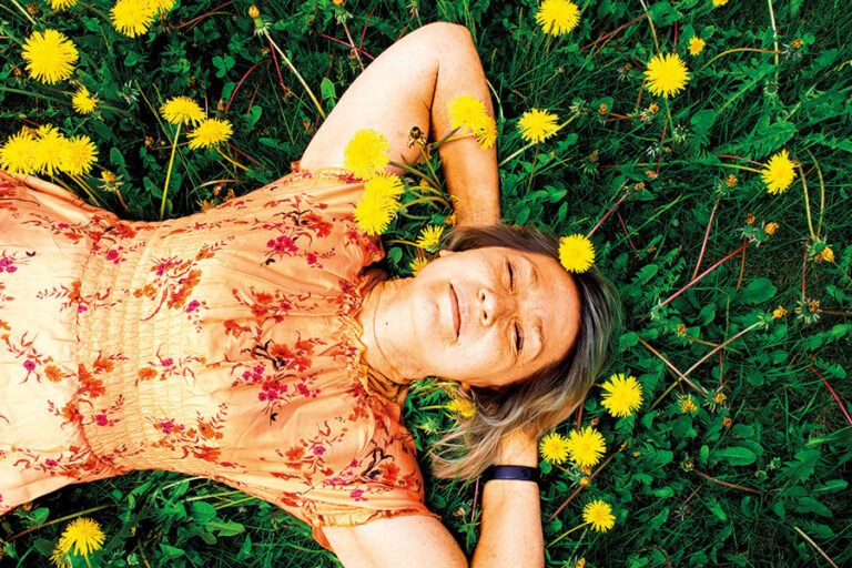 Šťáva ze stonku se používá na bradavice a kuří oka.