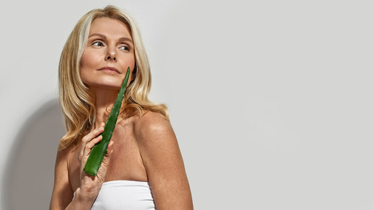 Rostlinka aloe vera se doma hodí i na nehezké skvrny.