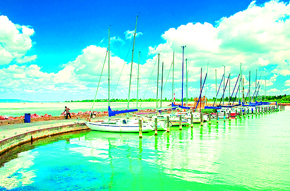 Jezero Balaton ocení milovníci romantiky i vodních sportů.