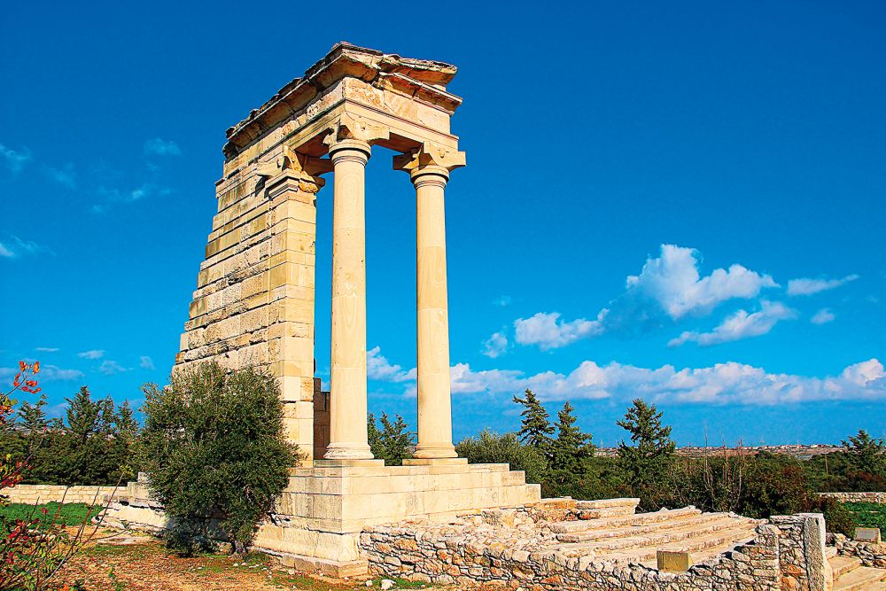 U Limassolu se pokochejte ruinami chrámu boha Apollona a amfiteátrem Kourion.