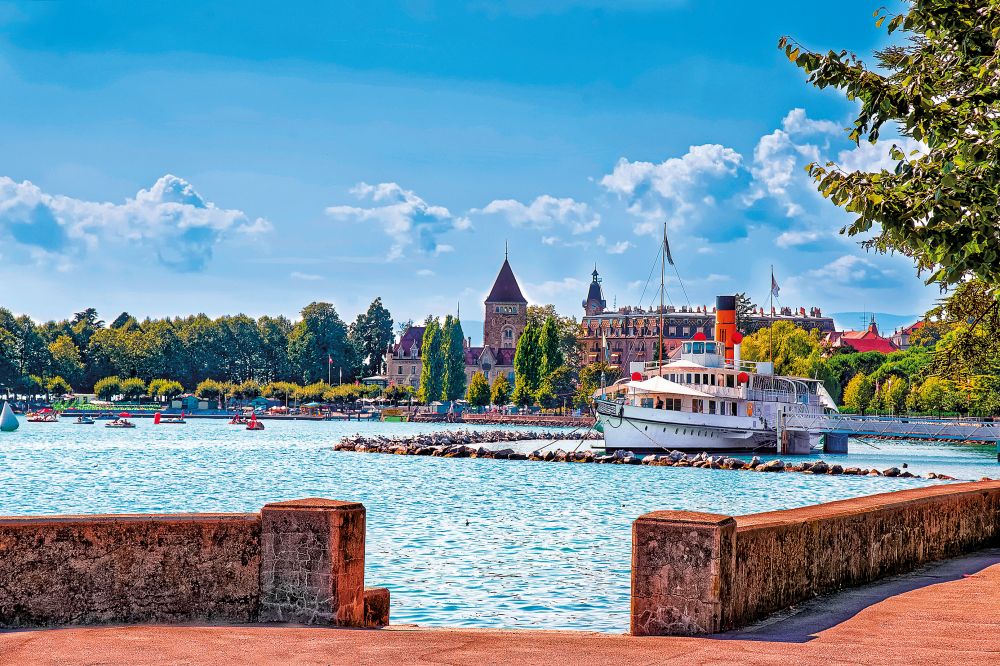 Ženevské jezero můžete přeplout celé na parníku.