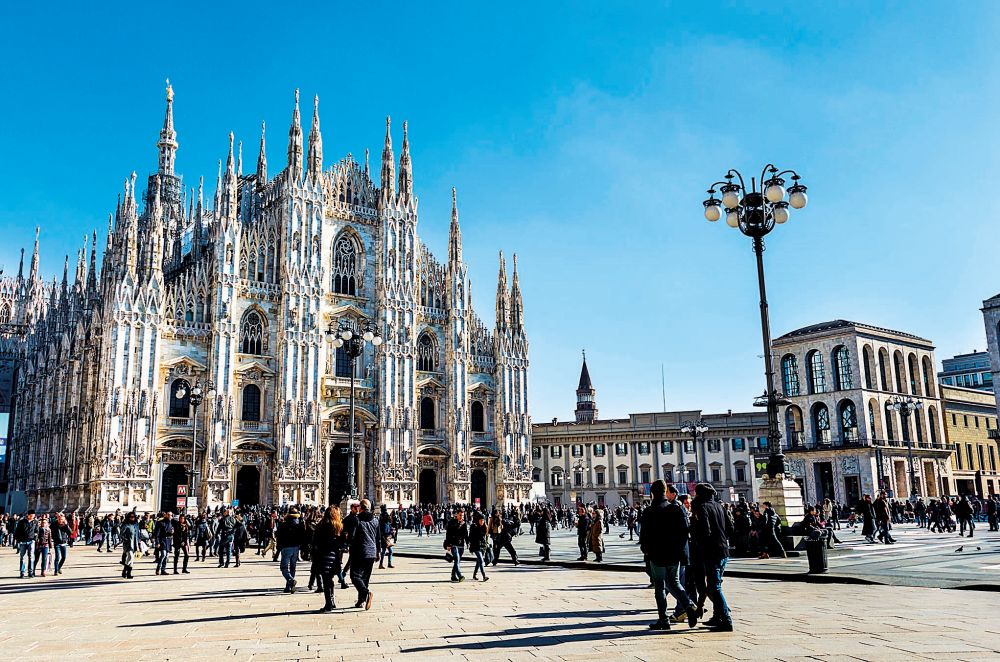 Gotická milánská katedrála Duomo patří ke stavbám, před kterými se vám zastaví dech.