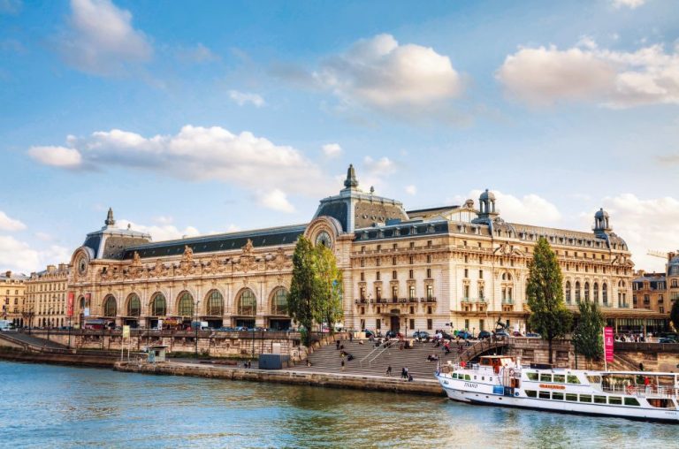 Musée d'Orsay bývalo kdysi nádraží, dnes je to galerie.