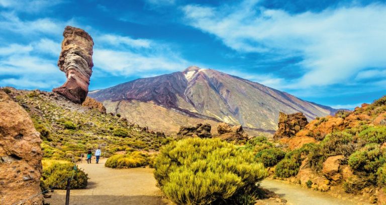 Při túře v okolí Pico de Teide uvidíte velmi kuriózní skalní útvary.