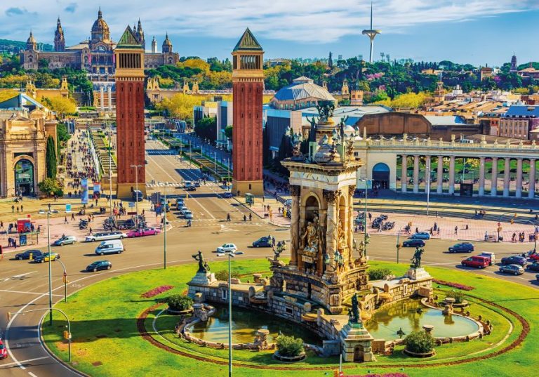 Placa d'Espanya. Španělské náměstí v Barceloně zdobí typicky bohatý barokní monument.